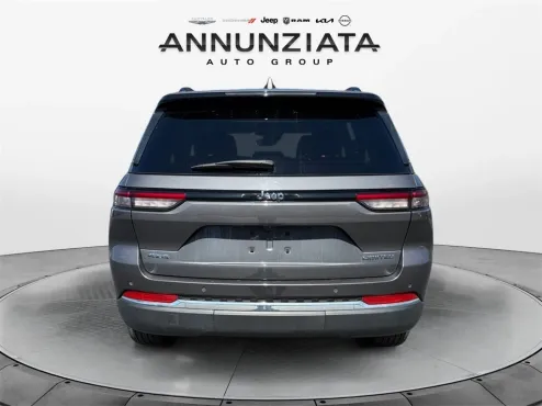2022 Jeep Grand Cherokee Limited photo 4