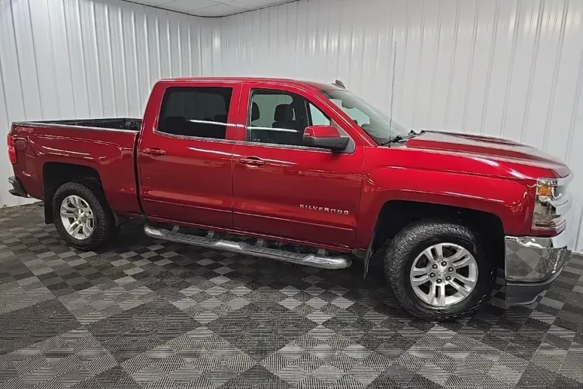 2018 Chevrolet Silverado 1500 LT photo 1
