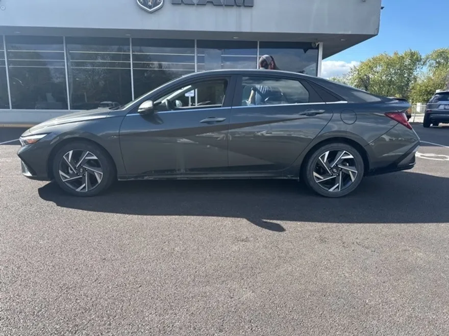 2024 Hyundai Elantra Limited photo 1