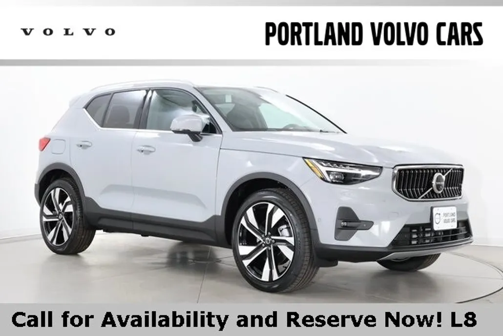 2025 Volvo XC40 Plus photo 1