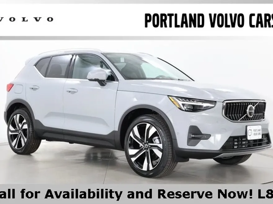 2025 Volvo XC40 Plus photo 1