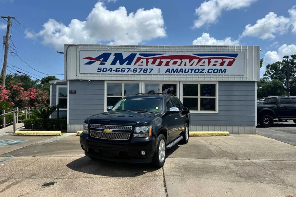 2013 Chevrolet Avalanche LTZ photo 1