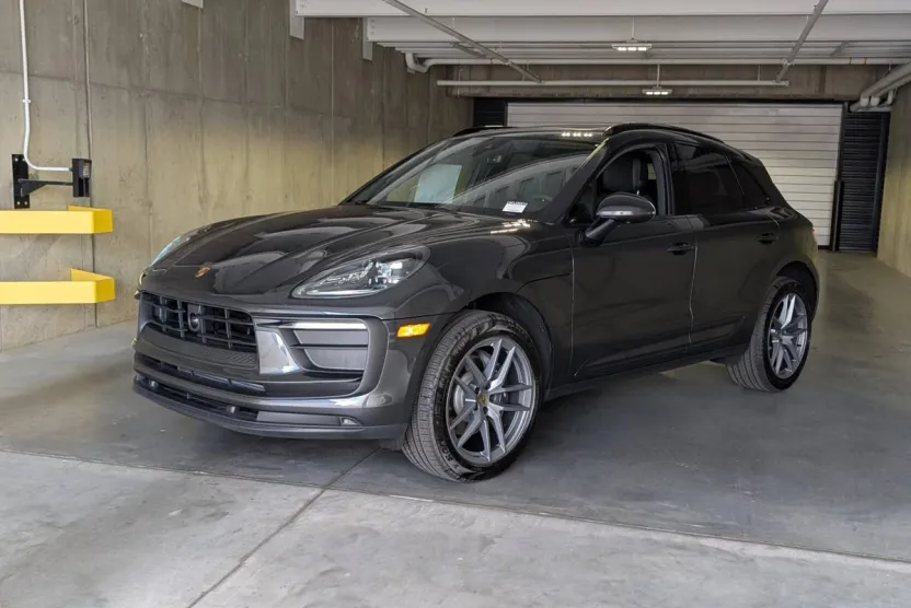 2025 Porsche Macan T photo 1