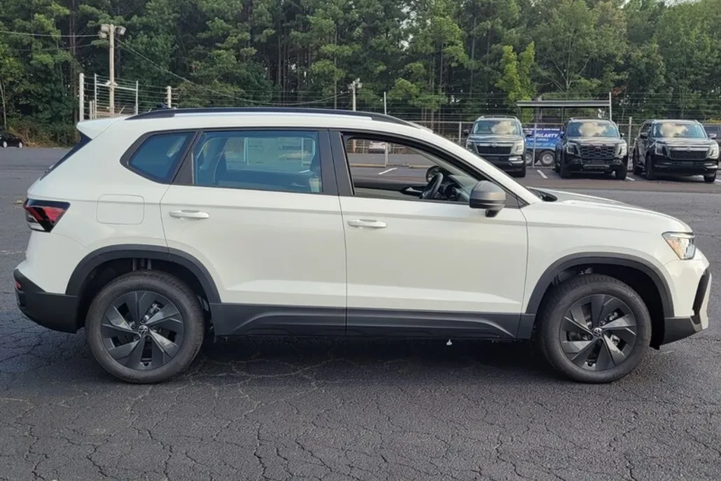 2025 Volkswagen Taos S photo 1