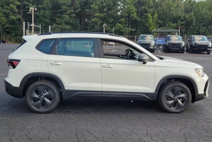 2025 Volkswagen Taos S photo 1