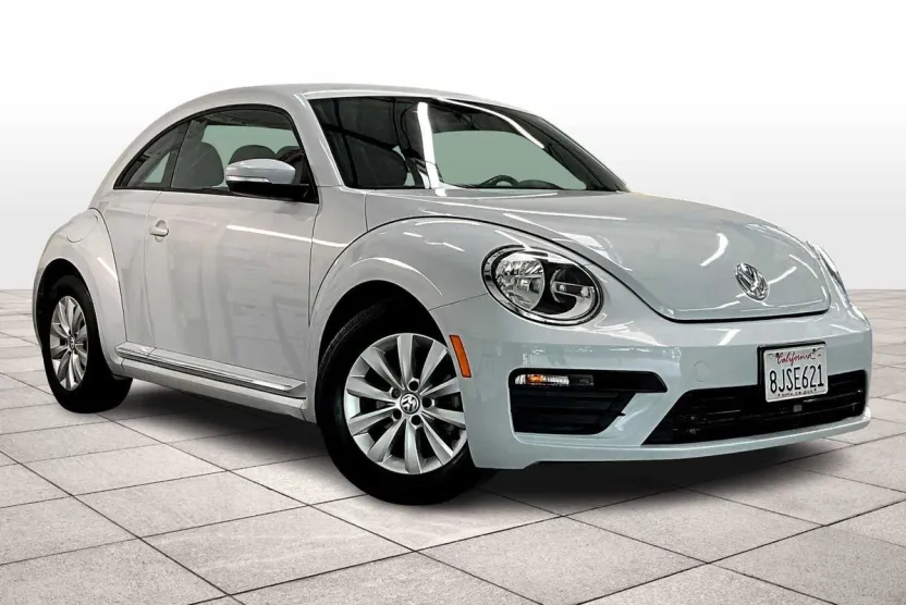 2019 Volkswagen Beetle S photo 1