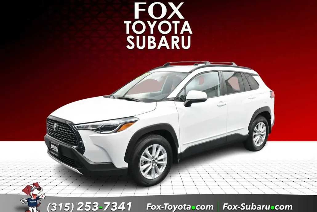 2022 Toyota Corolla Cross LE photo 1