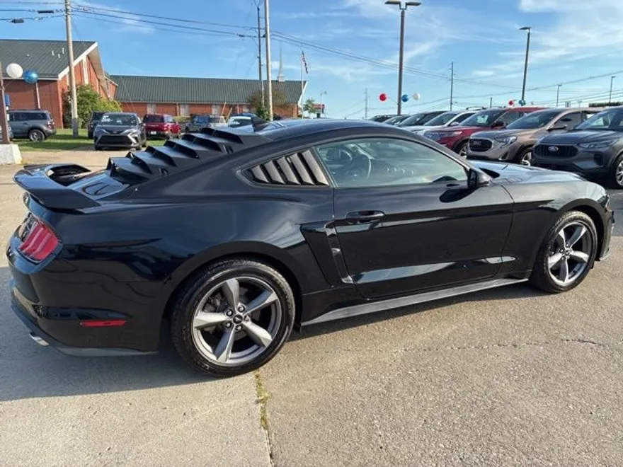 2021 Ford Mustang EcoBoost photo 6