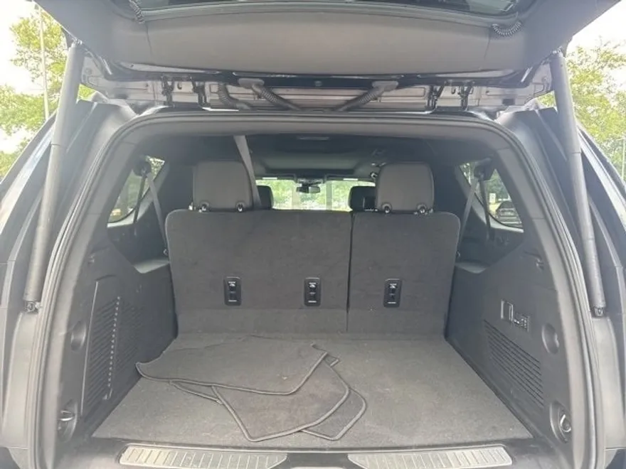 2024 Chevrolet Suburban Z71 photo 1