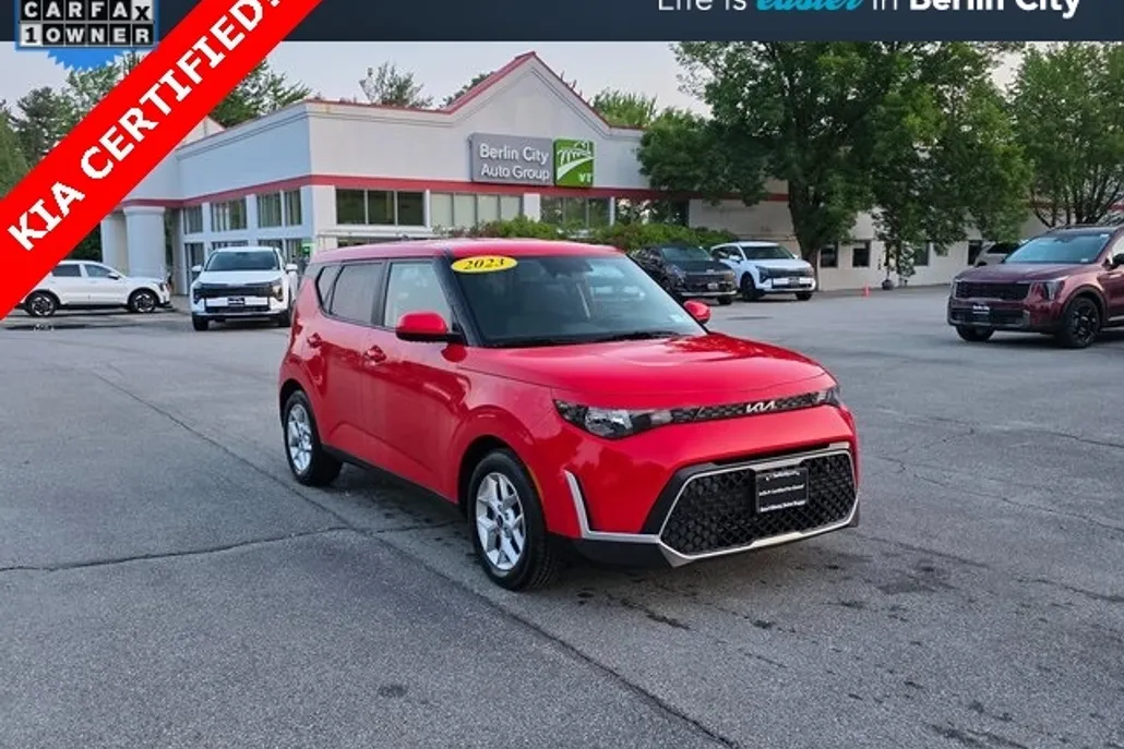 2023 Kia Soul LX photo 1