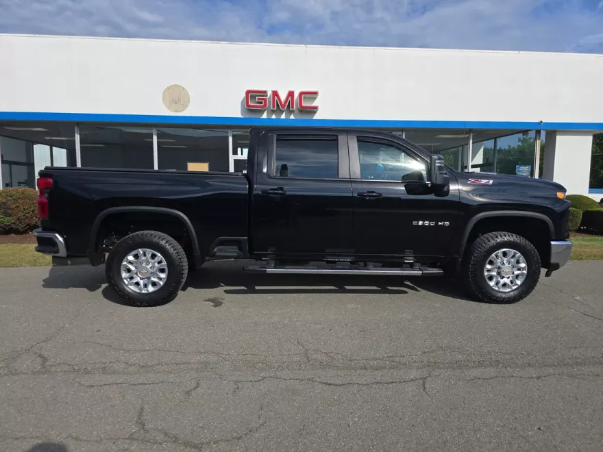 2024 Chevrolet Silverado 2500HD LT photo 1