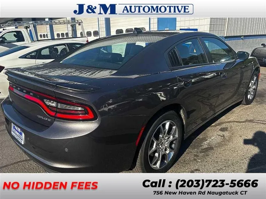 2015 Dodge Charger SXT photo 1