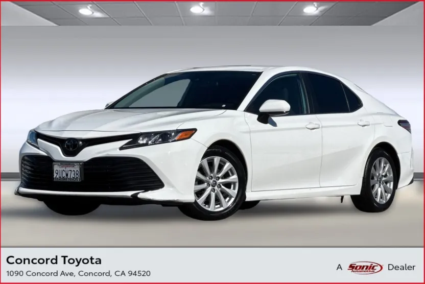 2020 Toyota Camry LE photo 1