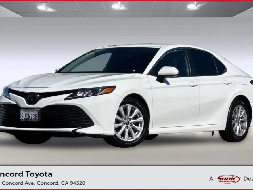 2020 Toyota Camry LE photo 1