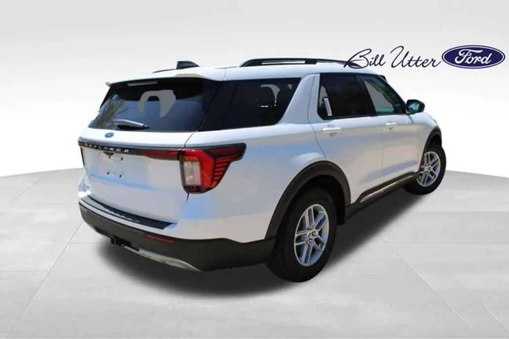 2025 Ford Explorer photo 1