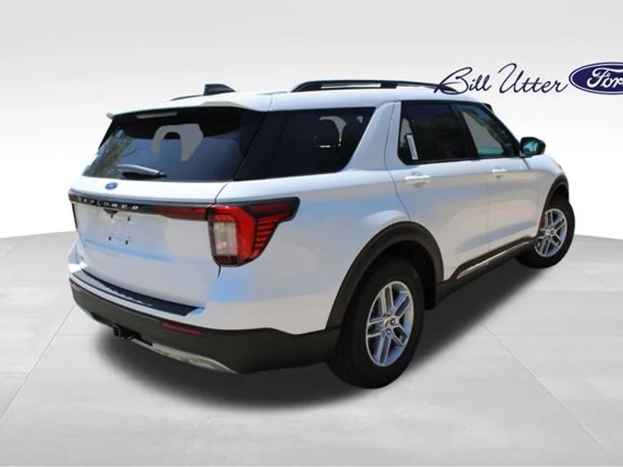 2025 Ford Explorer photo 1