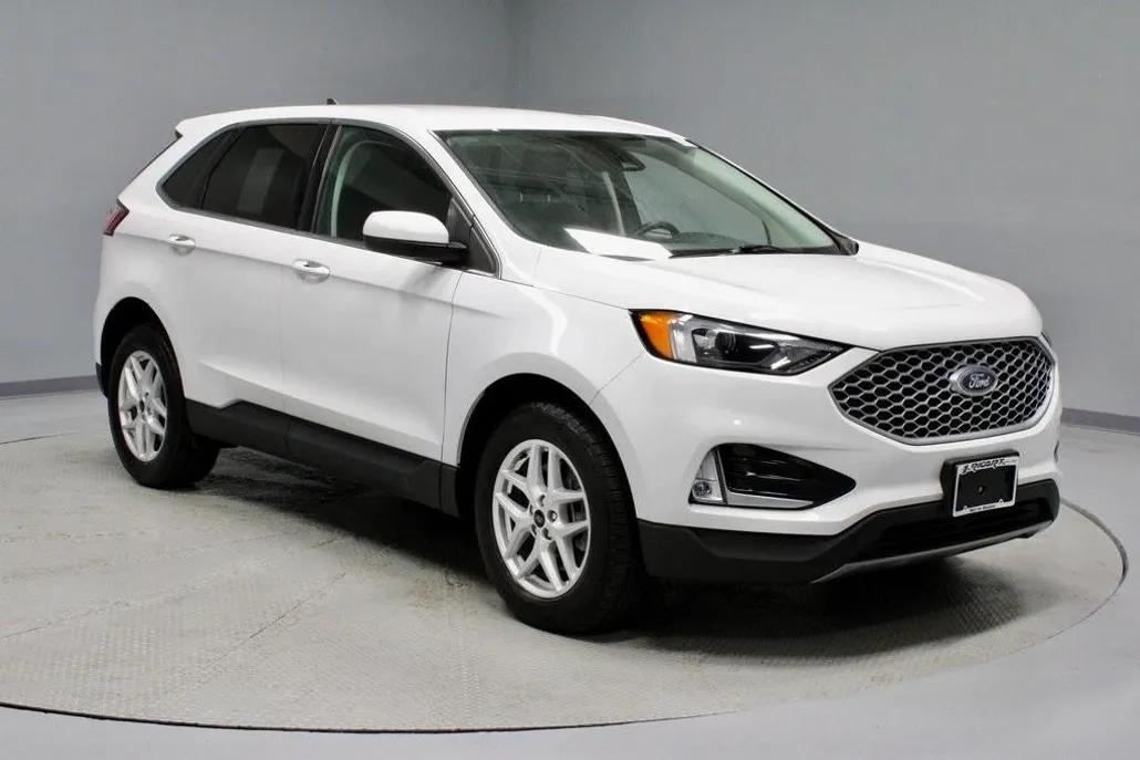 2023 Ford Edge SEL photo 1
