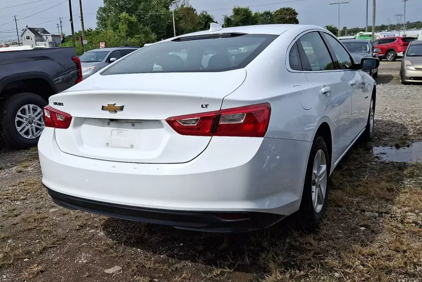 2023 Chevrolet Malibu 1LT photo 1