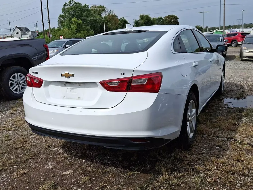 2023 Chevrolet Malibu 1LT photo 1