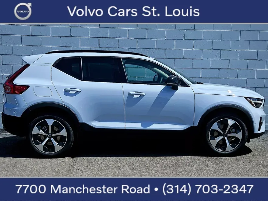 2026 Volvo XC40 Plus photo 1