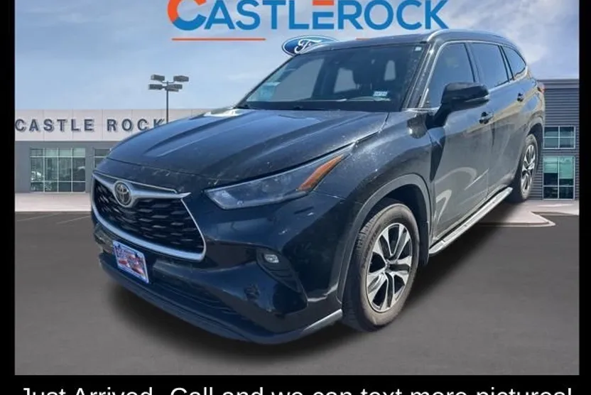 2021 Toyota Highlander XLE photo 1