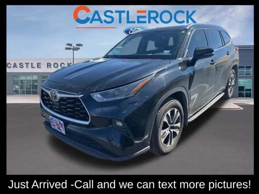 2021 Toyota Highlander XLE photo 1