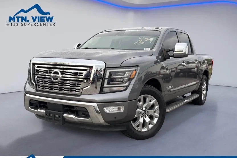 2021 Nissan Titan Crew Cab photo 1