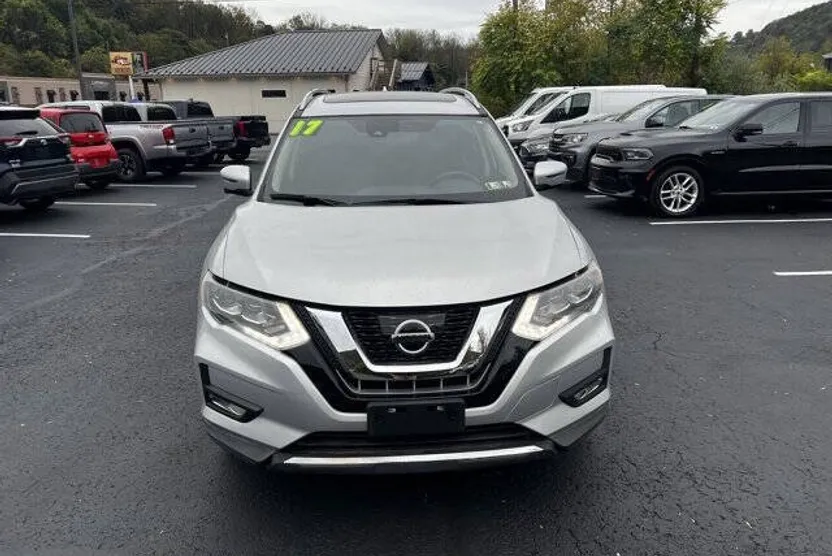 2017 Nissan Rogue SL photo 1
