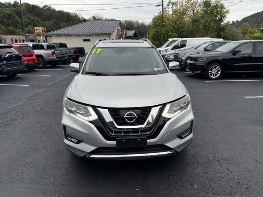 2017 Nissan Rogue SL photo 1