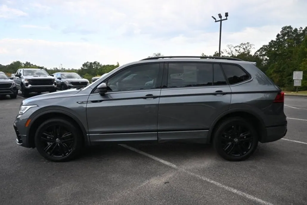 2022 Volkswagen Tiguan SE R-Line Black photo 1