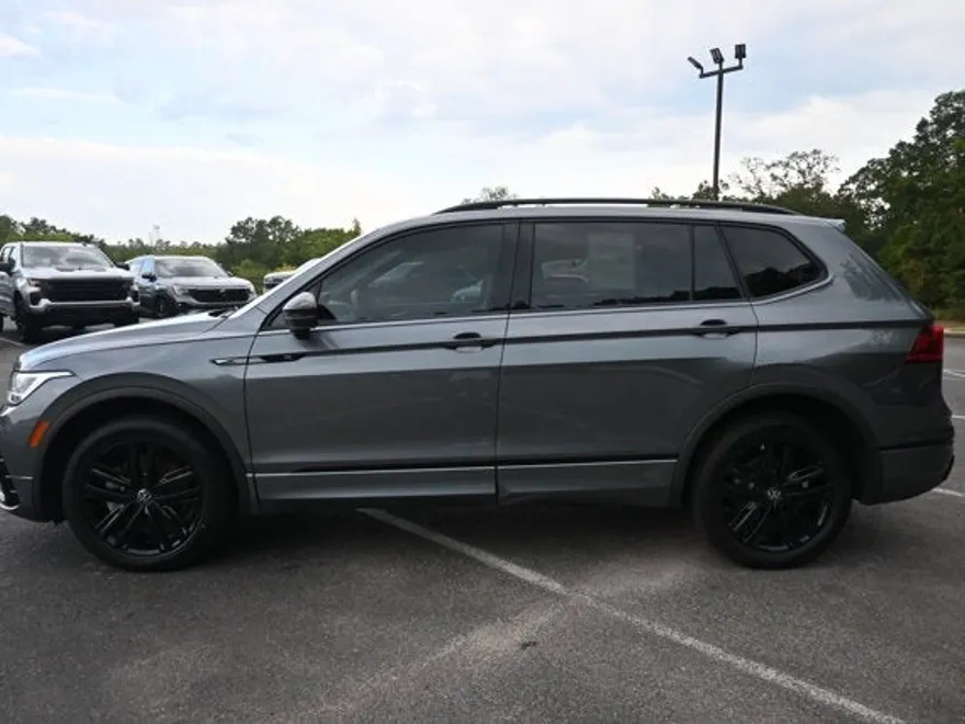 2022 Volkswagen Tiguan SE R-Line Black photo 1