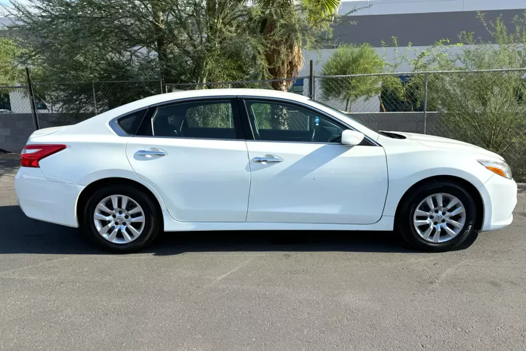 2016 Nissan Altima 2.5 SR photo 1