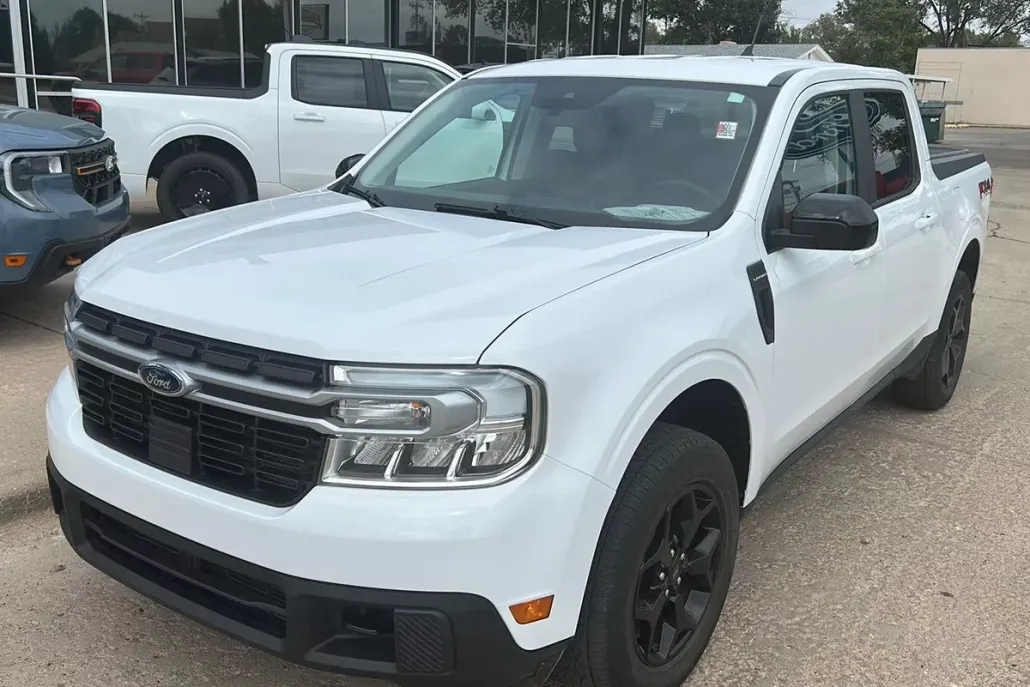 2024 Ford Maverick Lariat photo 1