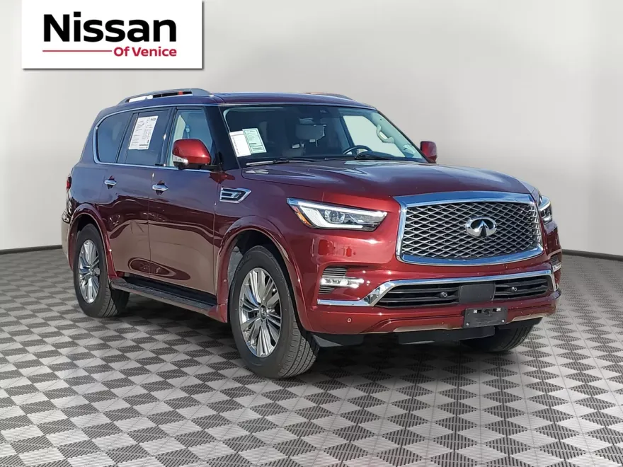 2022 Infiniti QX80 Luxe photo 1