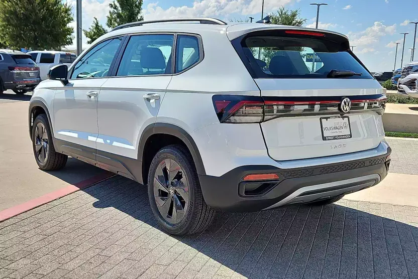 2025 Volkswagen Taos S photo 1