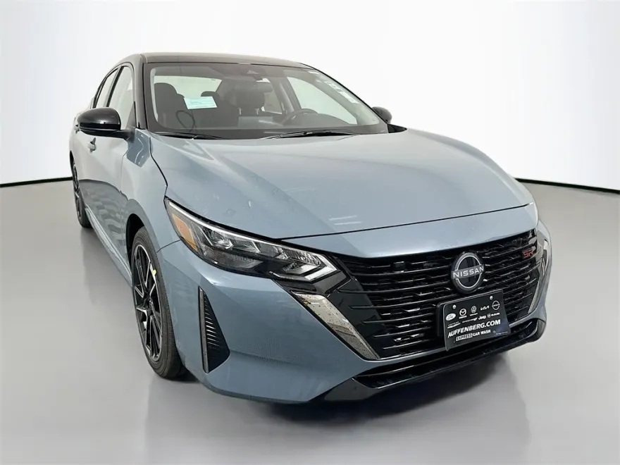 2025 Nissan Sentra SR photo 1