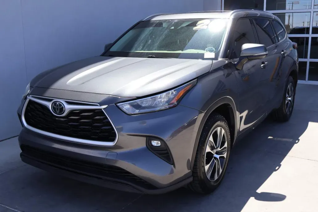 2020 Toyota Highlander XLE photo 1