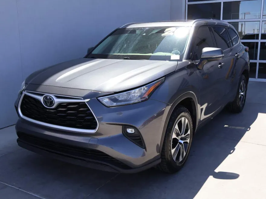 2020 Toyota Highlander XLE photo 1
