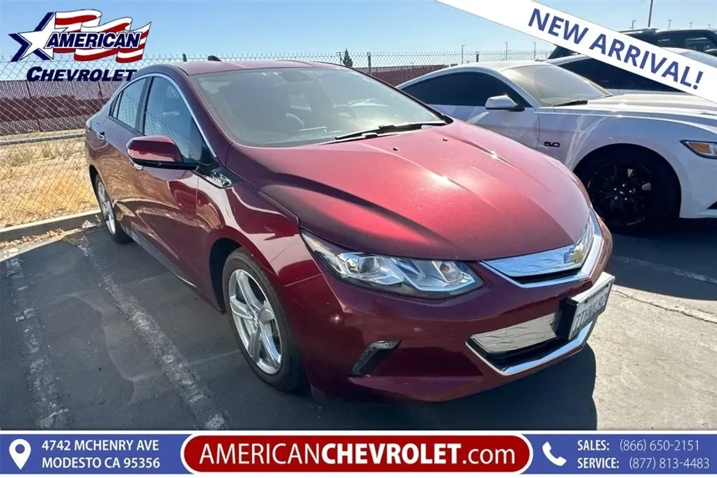 2017 Chevrolet Volt LT photo 1