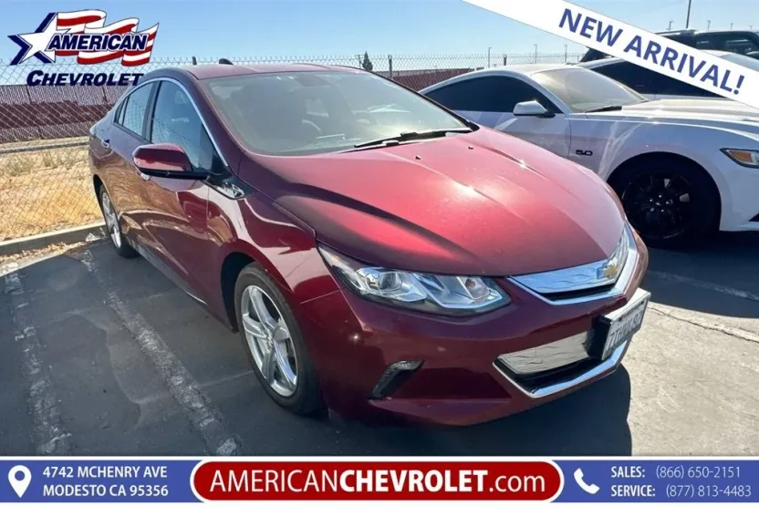 2017 Chevrolet Volt LT photo 1