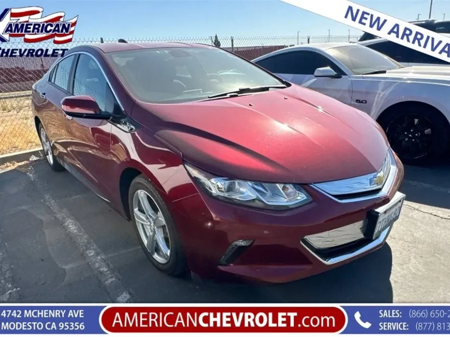 2017 Chevrolet Volt LT photo 1