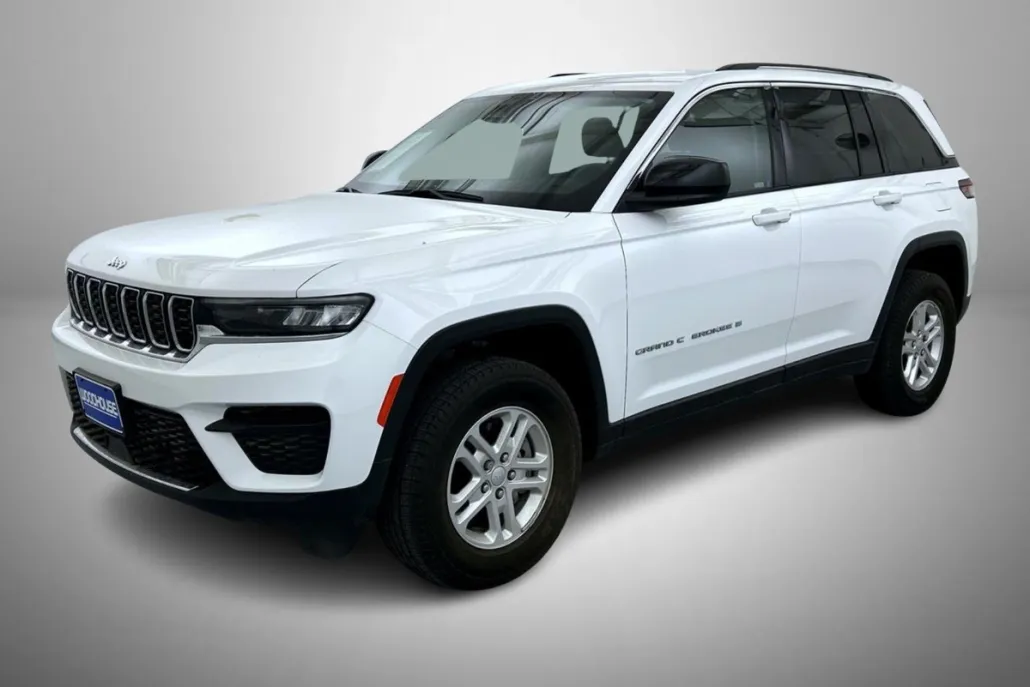 2023 Jeep Grand Cherokee Laredo photo 1