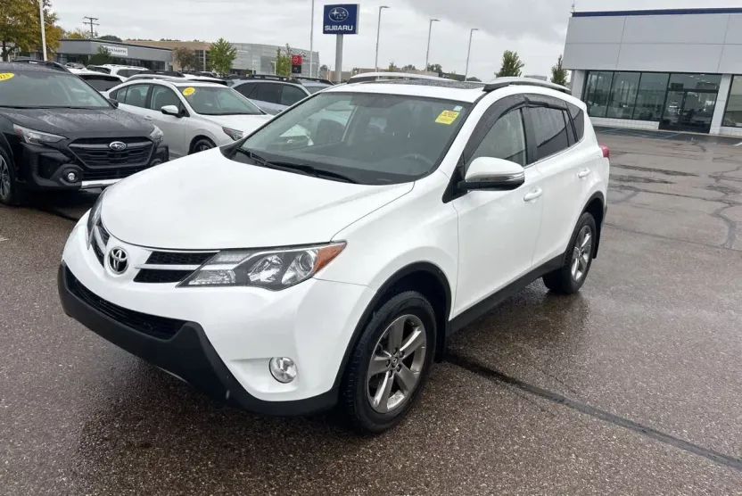 2015 Toyota RAV4 XLE photo 1