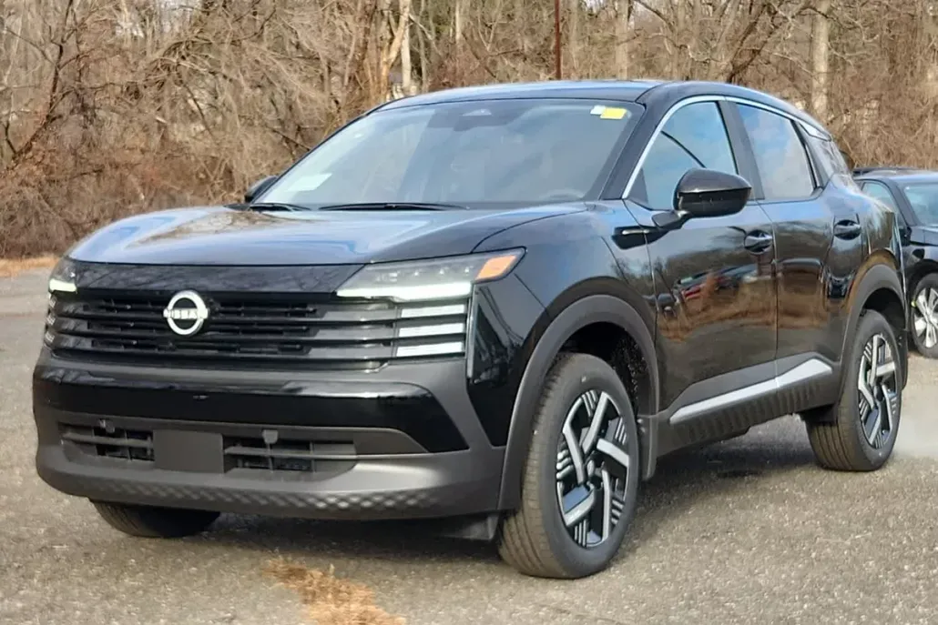 2025 Nissan Kicks SV photo 1