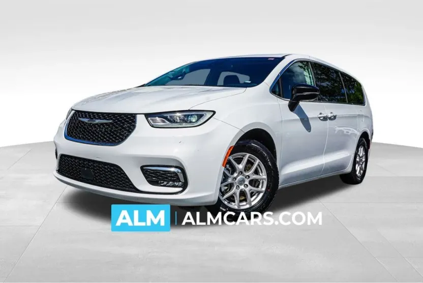 2024 Chrysler Pacifica Touring L photo 1