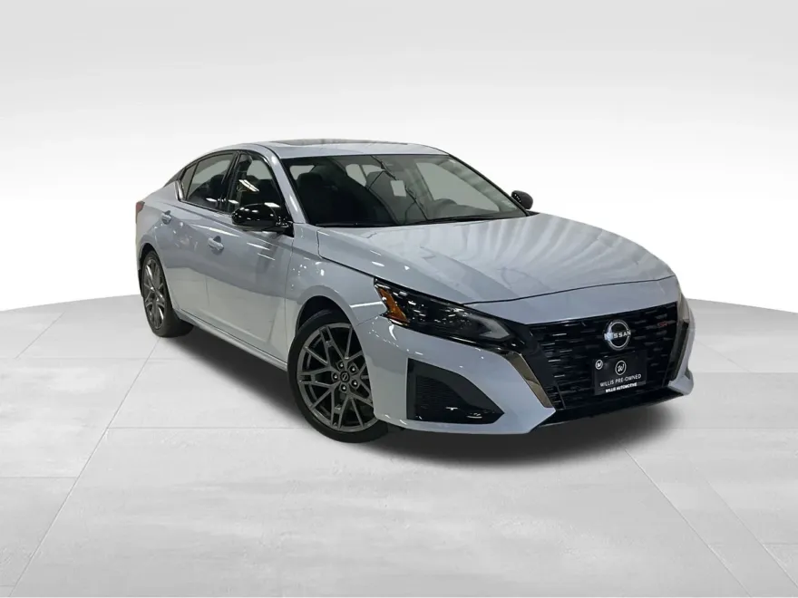 2024 Nissan Altima SR photo 1