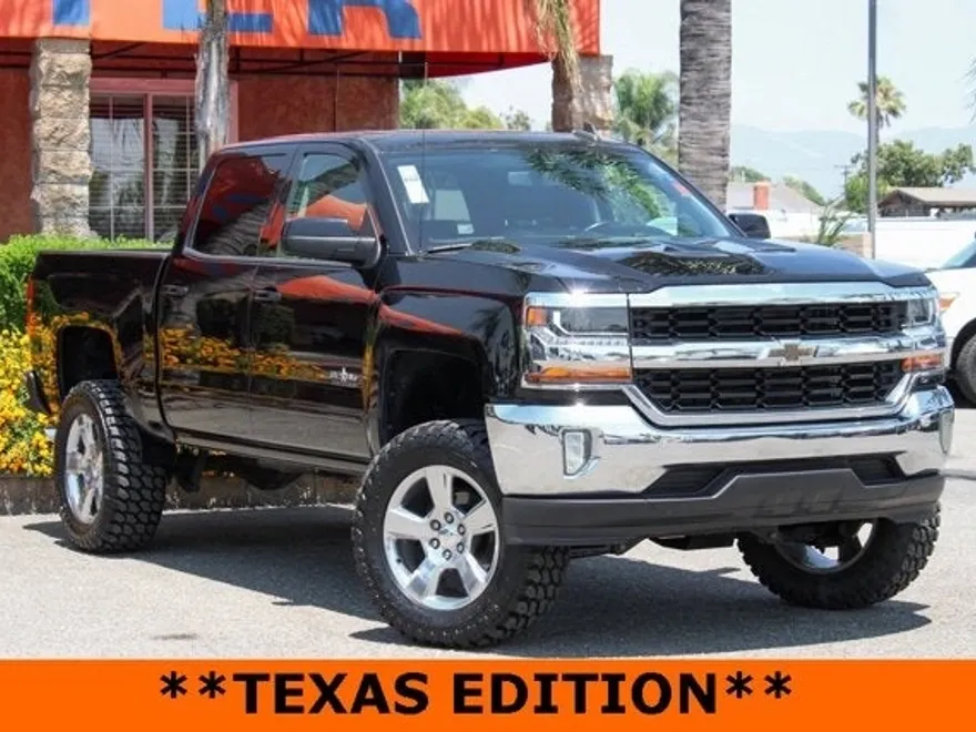 2017 Chevrolet Silverado 1500 LT photo 1