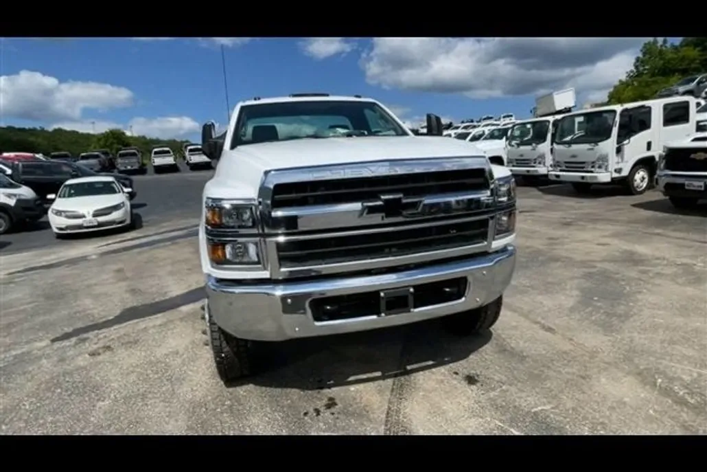 2024 Chevrolet Silverado 5500HD Work Truck photo 1