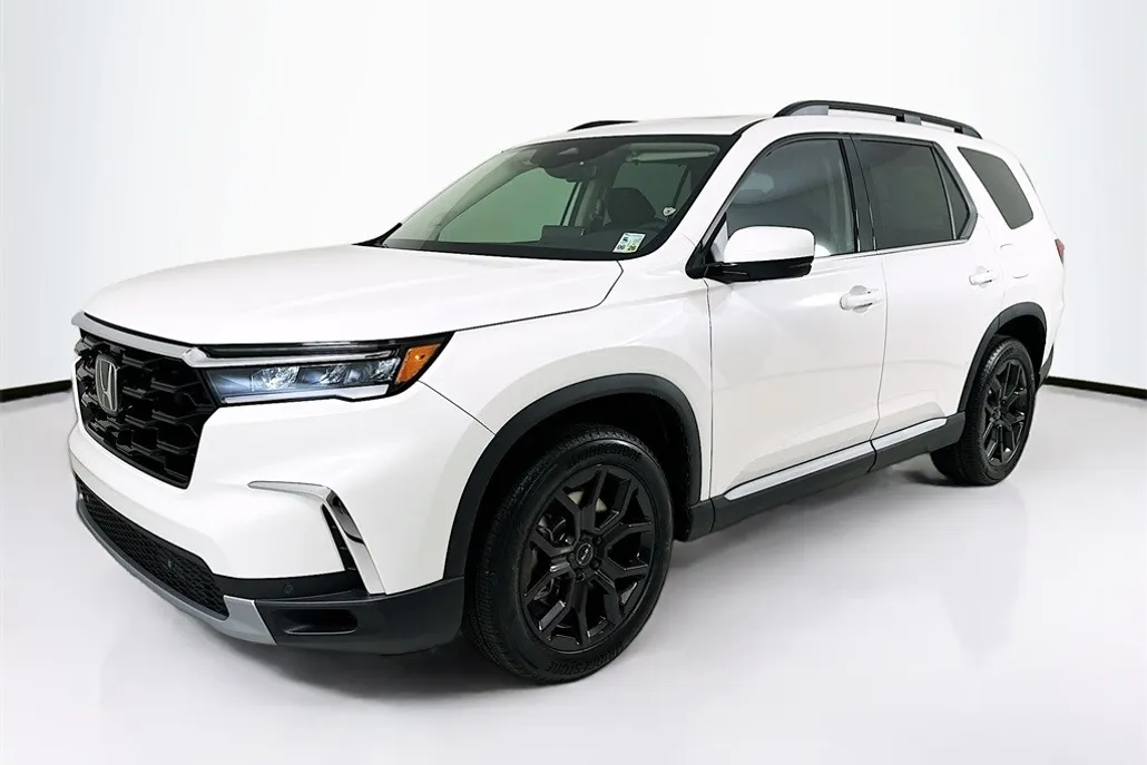2025 Honda Pilot Touring photo 1