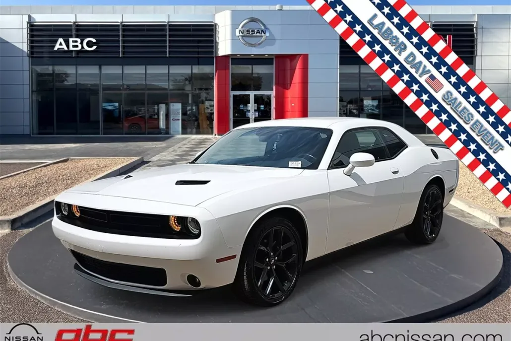2022 Dodge Challenger SXT photo 1